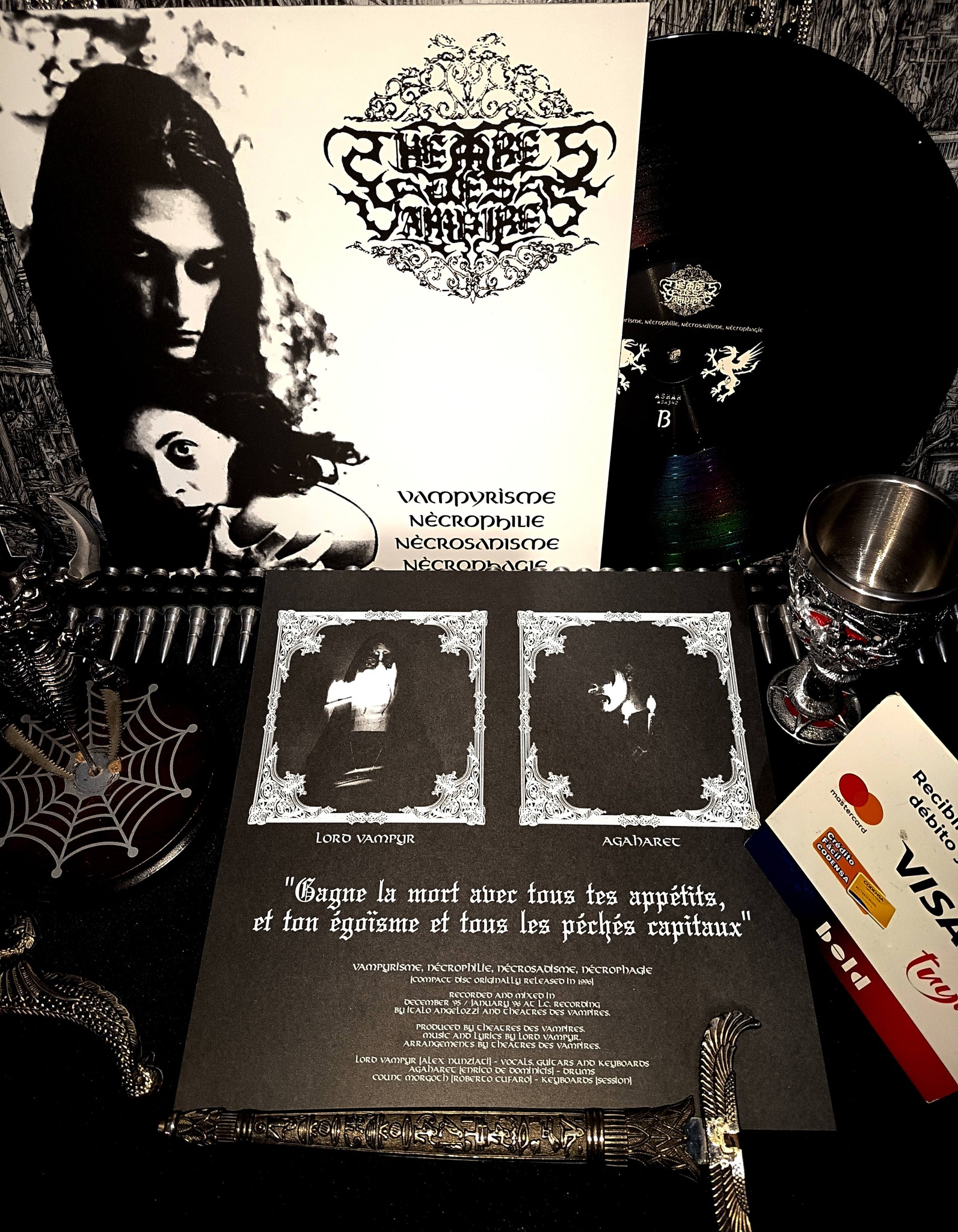 Theatres Des Vampires – Vampyrisme, Nècrophilie, Nècrosadisme, Nècrophagie